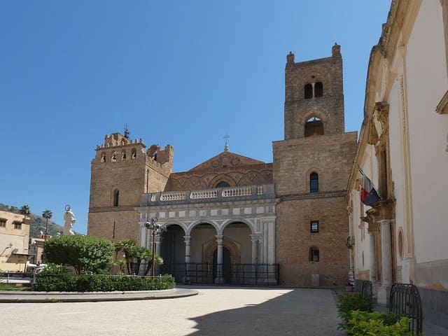 Façade de la Cathédrale Santa Maria Nuova (Photo Dezalb - Pixabay)