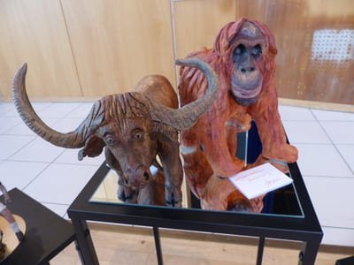 Sculpture buffle et gorille (Eliane Cabigliera)